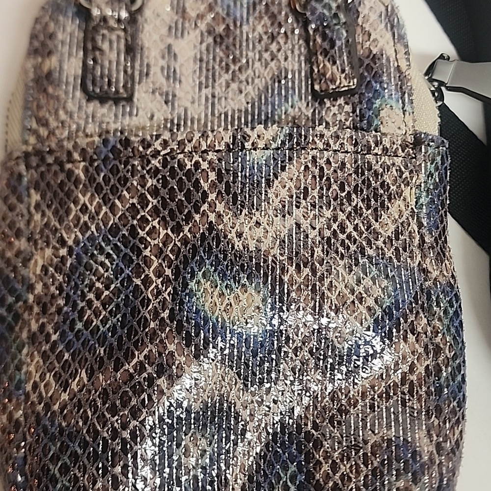 Aimee Kestenberg Iridescent Multi-Tone Snake Print Crossbody/cell Leather Bag. - Picture 5 of 13